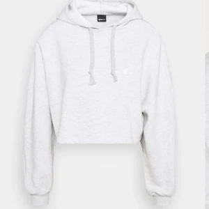 Grått mjukis set från Gina tricot - Storlek M på tröjan och xs på byxorna. Supersnyggt sett som knappt är använt. 