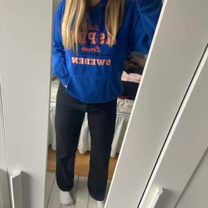 Vintage hoodie - Det står ingen storlek men skulle säga att den är i M. 60 kr + frakt😁💓
