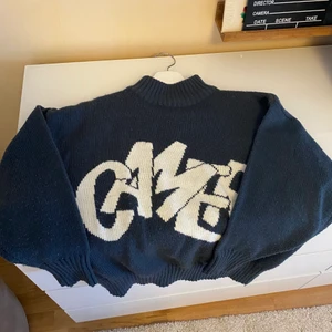 Retro tröja - En retro stickad tröja som det står ”camera” på😍 Älskar denna tröjan, super skön!❤️ Passar en S