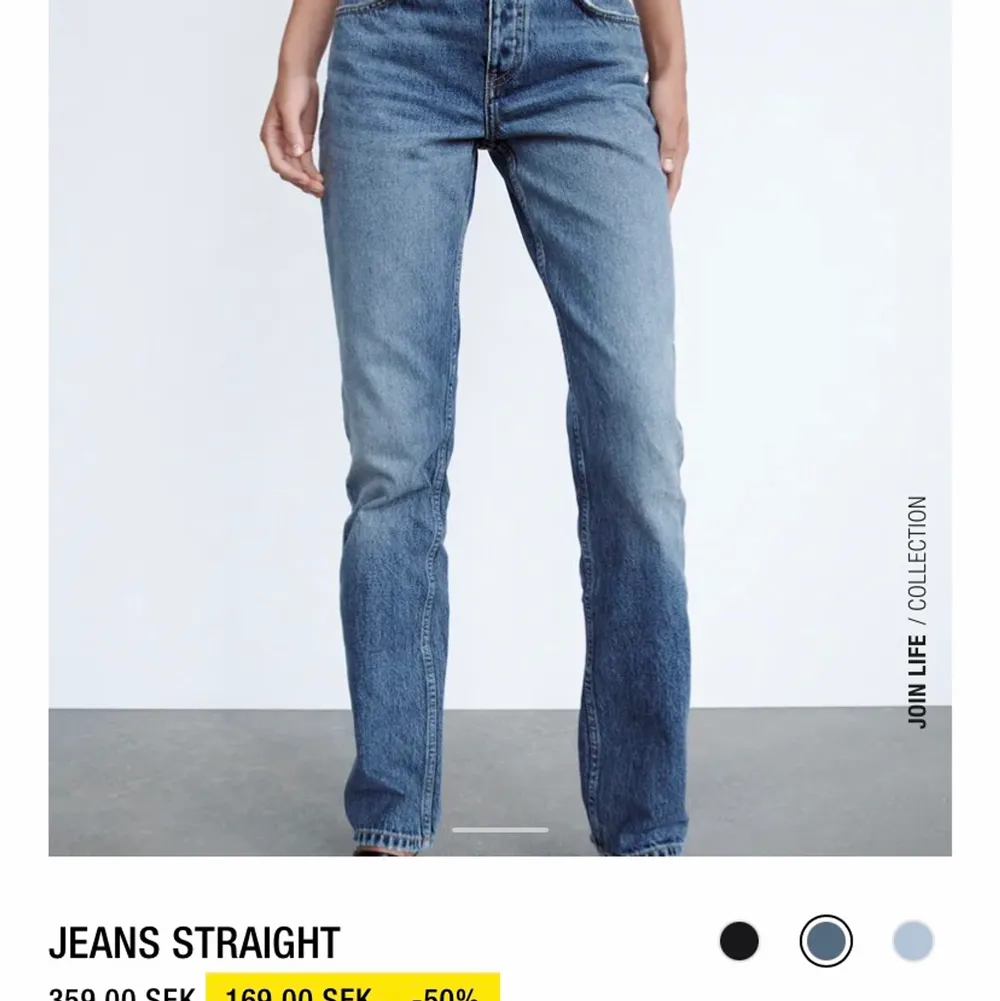 Storlek 44 sitter snyggt oversized på M! Helt nya aldrig använda med prislappan kvar💘 . Jeans & Byxor.