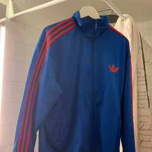 Adidas  - Helt oanvända adidas WCT-jacka storlek L kan hämtas på plats eller skickas, vet ej vad frakten går på men det tar vi då :) 📮