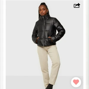 FAUX LEATHER jacket  - Fin jacka i fejk läder, aldrig använd! Storlek small, lapparna sitter kvar. Nypris 569:-