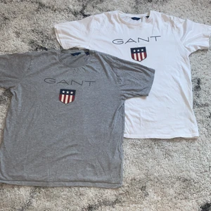 2 st gant T-shirts en grå och en vit  - Storlek s-m passar både killar och tjejer jätte snygga säljer båda för 100 ink frakt helt nya använder inte derför jag säljer😊<3
