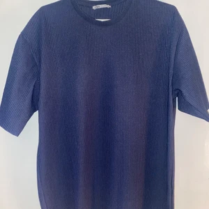 Mörkblå t-shirt - T-shirt mörkblå storlek S