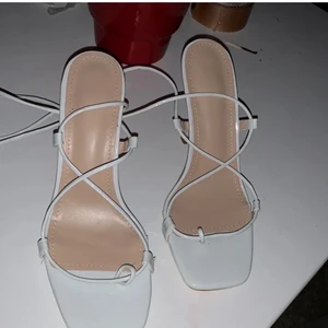 Skor - (Ompubliserad pga. Oseriös köpare) Superfina skor som jag köpt för ett tag sen. Tyvärr så råkade jag köpa fel storlek så har inte haft någon chans att kunna använda dem. Frakt 66kr eller hämtas upp i Avesta eller Ljusdal💗