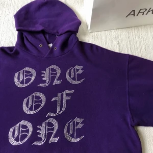 One Of One Hoodie - Säljer nu min jätte snygga One Of One Hoddie. Väldigt bra skick och passar en person som har M och L. Sitter oversize för både M och L. 