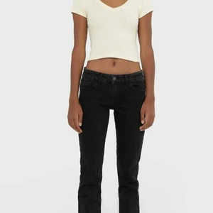 Lågmidjade jeans - skitsnygga lågmidjade jeans! Aldrig använda för att dem tyvärr inte passade, så dem är i nyskick! Skriv privat för intresse eller frågor💕💕