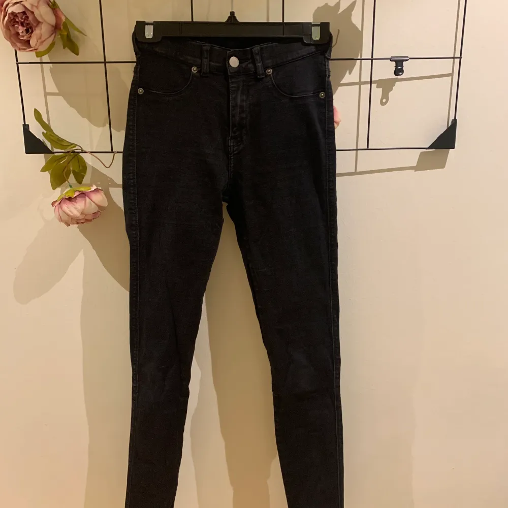 Svarta jeans, bra skick💗. Jeans & Byxor.