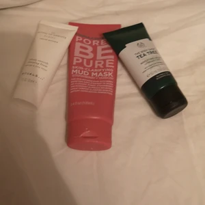 Masker  - Mud mask, ritual cleansing foam, body shop tea tree lotion 