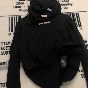 Palm angels hoodie  - Palm angels hoodie: 3000, Storlek XS (oversize i storlek passar S-M), cond 8/10. Tags och kvitto medföljer