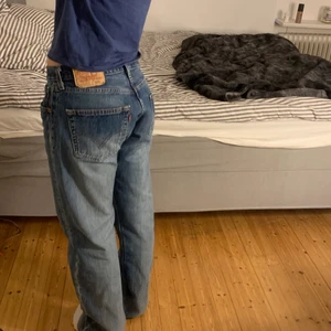 Levis 501 - Vintage Levis 501. Midjemått ca 81cm, innerbenslängd ca 79cm🥰🥰🥰 frakt 66kr