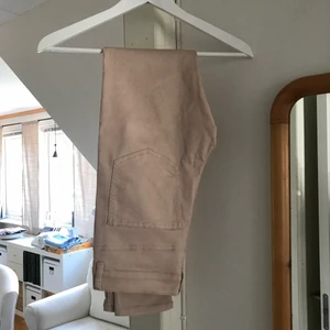 Beiga tighta byxor - Gott skick. 