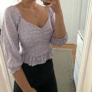 Supersöt lila topp - Supersöt lila topp som inte kommer till användning! Den är i toppskick 💜💜