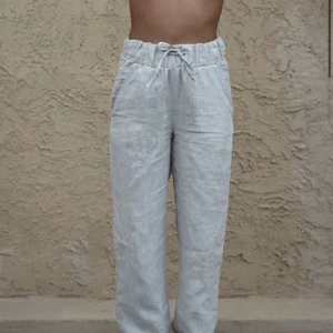 Linnebyxor a design - INTRESSEKOLL på dessa jättesnygga linnebyxor från a-design ❤️💗 köpa för 800 på Plick, kom med förslag på bud 