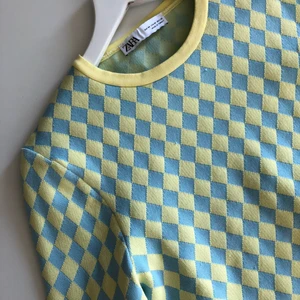 Super fin tröja!!!💗 - Tröja från Zara! Använd 1 gång för instagram sen glömde jag bort den :(( därför i väldigt bra skick💗