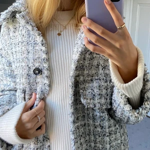 Strukturvävd jacka⭐️🍒 - Jättefin höstjacka som är supermysig och perfekt till kvällarna. Tyvärr kommer den inte till användning⚡️ Använt ett fåtal gånger⭐️