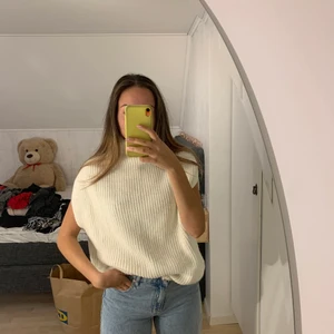 Stickad väst från NAKD - Stickad väst m polokrage från NA-KD. Endast använd en gång!