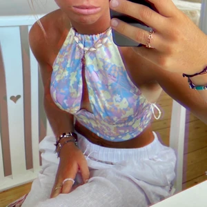 Halterneck topp - Säljer denna halterneck toppen, superfin men har aldrig riktigt kommit till användning för mig. 