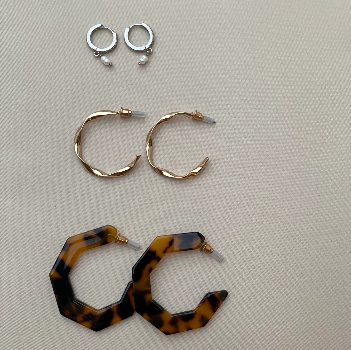 Oanvända örhängen