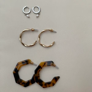 Oanvända örhängen - Tre par oanvända örhängen. 20 kr/st eller 50 kr för alla