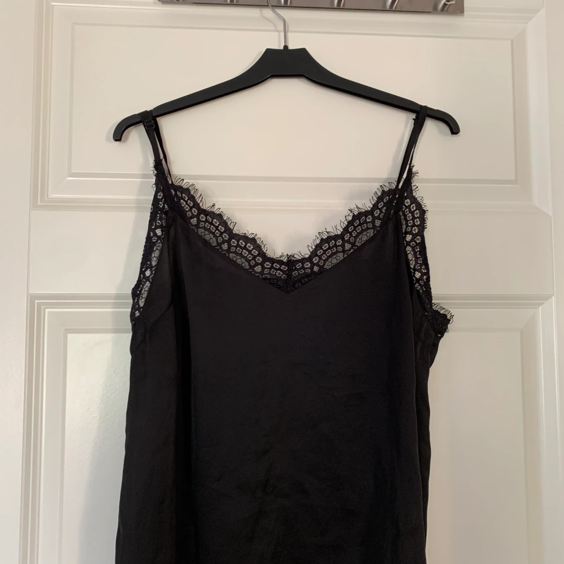 Svart linne ifrån Gina Tricot