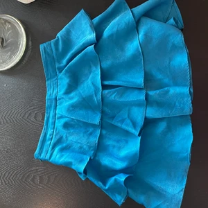 Volangkjol - Blå volangkjol från zara i storlek S