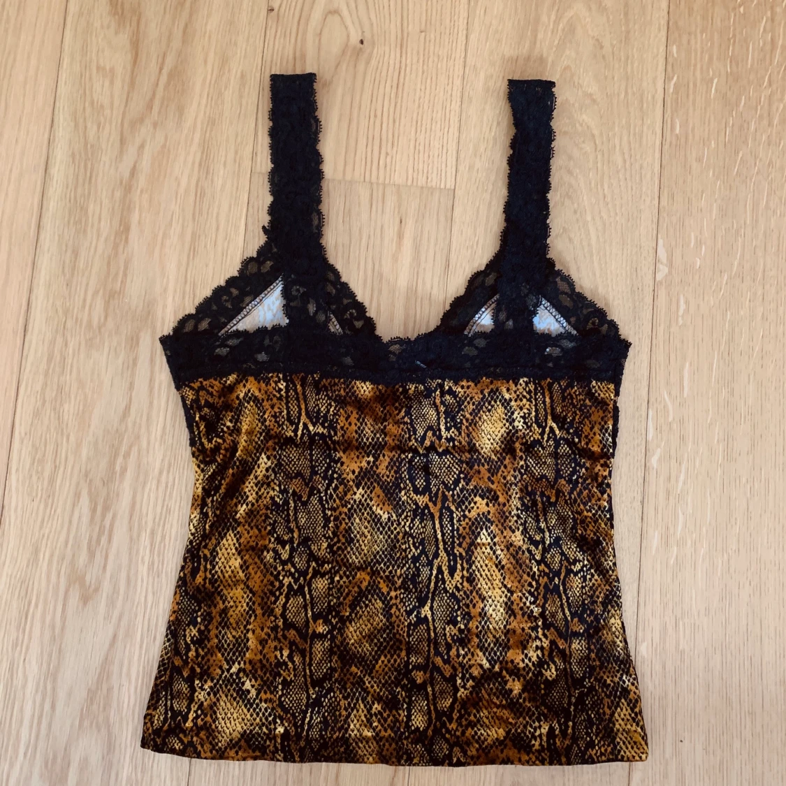 Mönstrat spets-linne  - 90