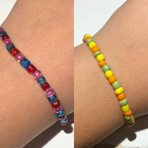 Armband - Egengjorda pärlarmband. Du får välja själv vilka färger du vill ha💕 