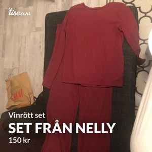 Superfint set i Strl S.  - Set från Nelly, superfint verkligen men passade inte riktigt mig.