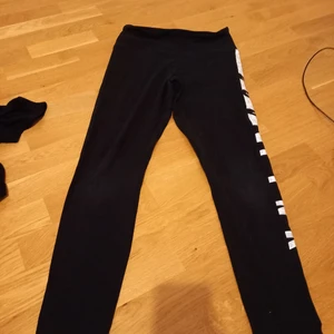 Victoria secret PINK yogapants - Högmidja, med LOVE PINK på sidan