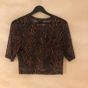 Mesh t-shirt - Mesh croppad t-shirt med tryck💫 köpare står för frakt 