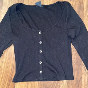 Långärmad tröja - Aldrig använd långärmad tröja i bra skick ifrån ginatricot