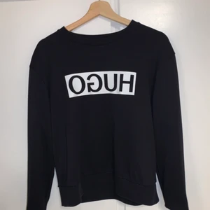 Hugo Boss  - En jätte fin tröja som jag tyvärr säljer pga för liten! Använd en gång Finns i Trelleborg för upphämtning:) 