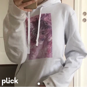 Vit svincool the cool elephant hoodie - !!Lånade bilder!! Använd mycket, därav priset. Sååå fin men används inte längre. Bara att skriva ifall ni vill ha fler bilder 💗💗 frakt tillkommer 