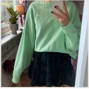 Nike  - Mintgrön sweatshirt från NIKE, väldigt mysigt material inuti & det är strl M. Knappt använd!! 