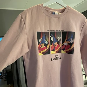 Disney sweatshirt - Supermysig sweatshirt me disneytryck. Superfint skick o jätteskön. Passar xs-m 💖