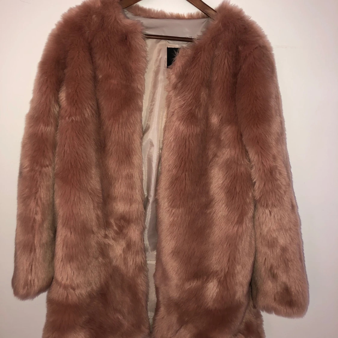 Rosé faux fur jacka