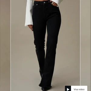 Jeans med slits - Jeans med slits från Hanna Schönbergs kollektion, helt nya aldrig använt. 3 för 2 på allt!!💗💗