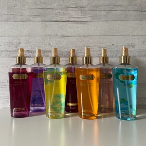 Victoria’s secret parfymer  - 1 för 20kr. Kolla nästa bild för att se vilka som är kvar💜🧡