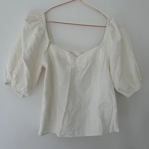 Topp  - Vitt topp från H&M. Oanvänd 