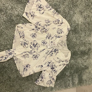 New yorker  xl  - En väldigt fin tröja som är köpt från new yorker. Jag har aldrig använt den och etiketten sitter fortfarande kvar. 