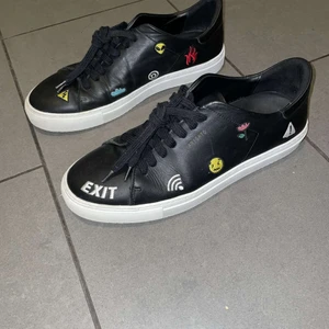 Axel Arigato Clean 90 - Storlek 43. Använda fåtal gånger. Avgör skick själv, de är något creasade