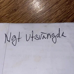 Byxa ngt utsvängda  - Byxa inköpt 2020 köpte svarta och denna färg är för kort för så la upp dem svarta haft stor användning av dem. Nypris 349kr ( sorry för trista bilder)