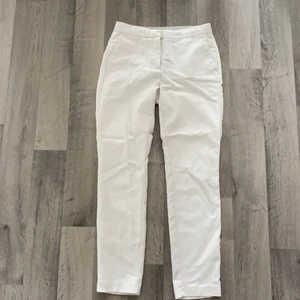 Kostymbyxor från ZARA, stl S - Vita kostymbyxor från ZARA, stl S