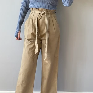 Byxor  - Helt oandvända ”kostym” byxor från Gina, köparen står för frakten :). Nypris - 500