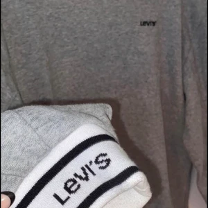 Klänning Levi’s - Mjukisklänning/oversizehoodie från Levi’s. Använd någon enstaka gång. 