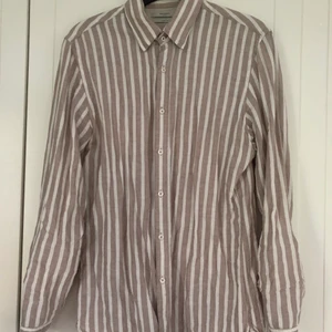 Randig skjorta - Randig skjorta. Slim fit 