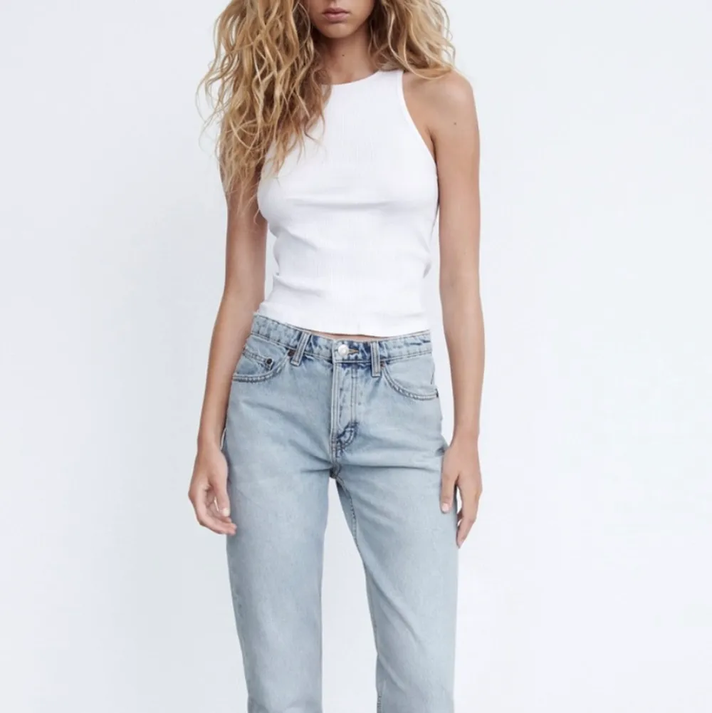 Snygga zara jeans som ja säljer pga av att ja behöver rensa garderoben skriv privat för flera bilder. Jeans & Byxor.