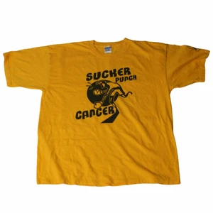 Sucker Punch - Vintage Graphic Tee - En fin orange/gul baggy tröja med ett väldigt fint motiv som är för den omtänksamma! Köpt i en thriftstore i USA som heter tjjmaxx. Perfekt för en oversized stil!