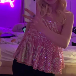 Paljettlinne - Säljer detta superfina paljettlinne från Asos! Använt max 5 gånger och är slutsålt på hemsidan! 🍋Skickas spårpart om inte annat bestäms🍋